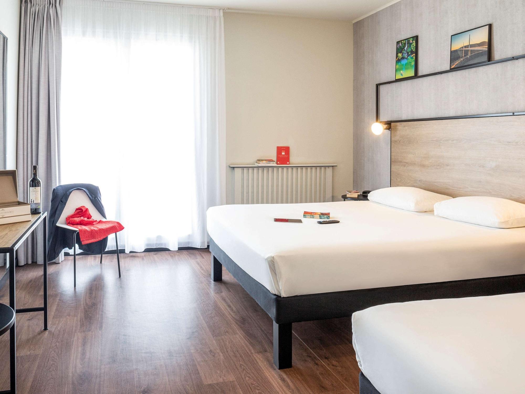 Ibis Centre Millau Hotel Exterior photo